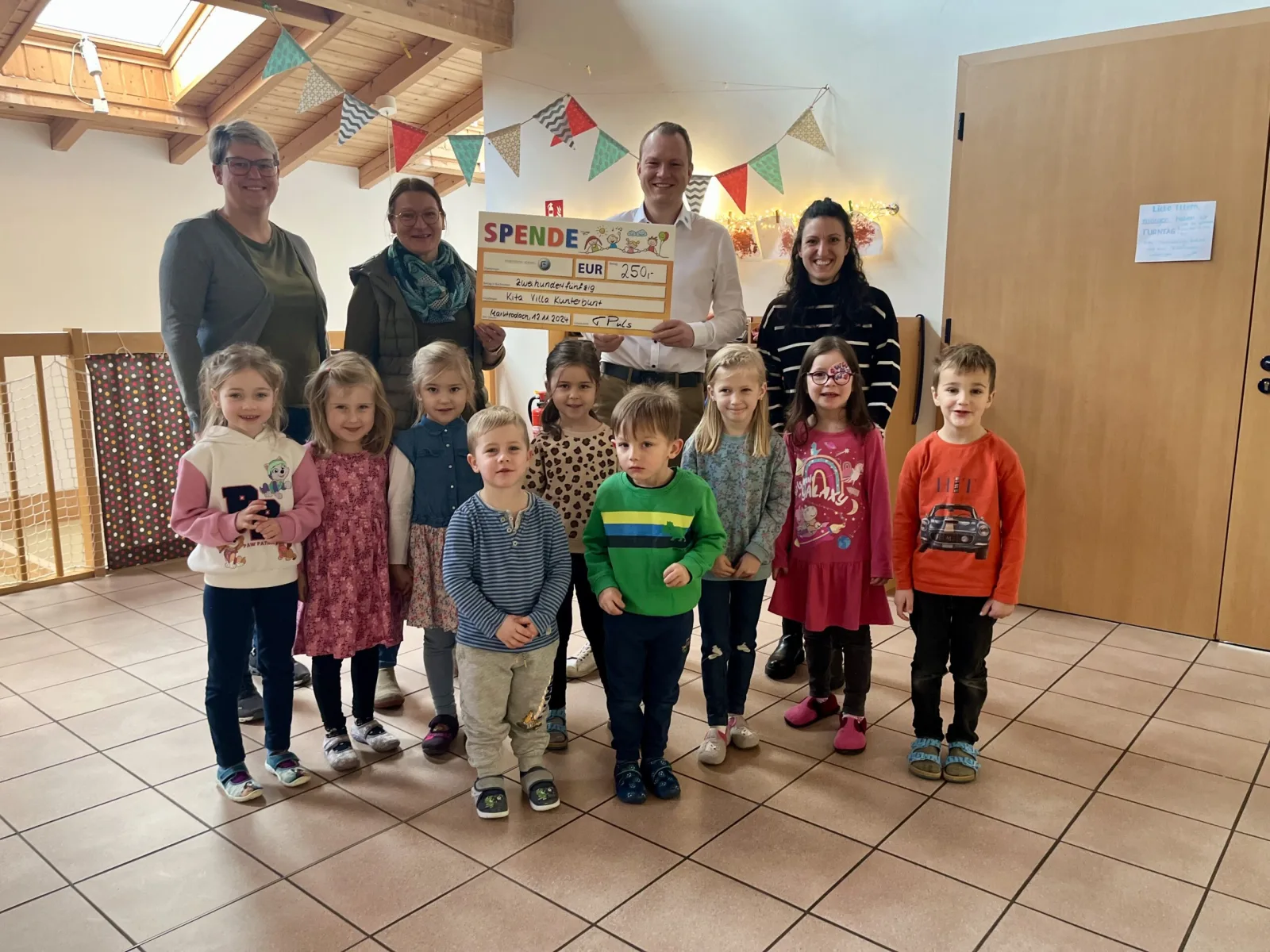 Spendenübergabe an die Kindertagesstätte Villa Kunterbunt in Marktrodach